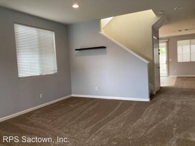 Building Photo - 4 br, 2.5 bath House - 2963 Ottumwa Drive