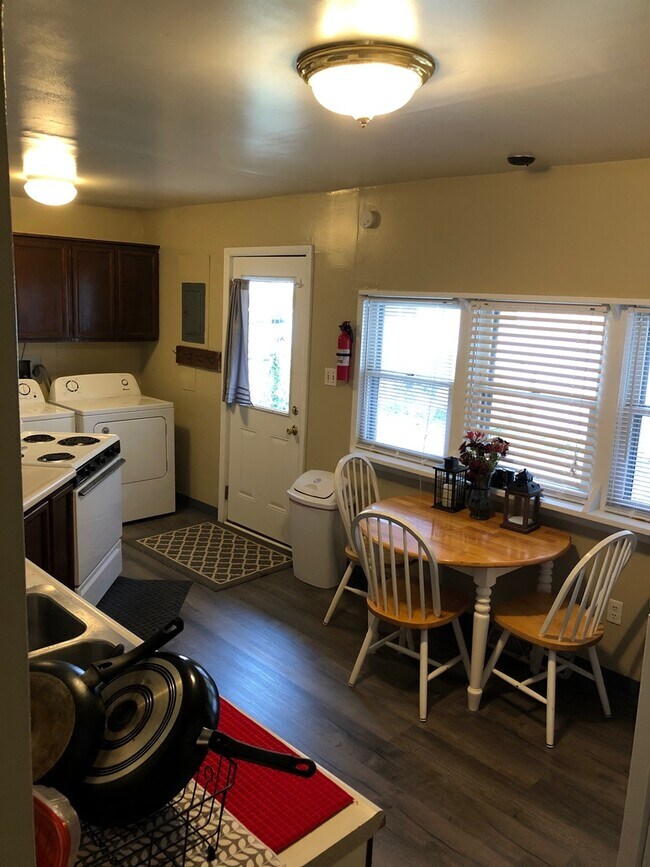 Foto del edificio - 405 N Hillsdale Dr