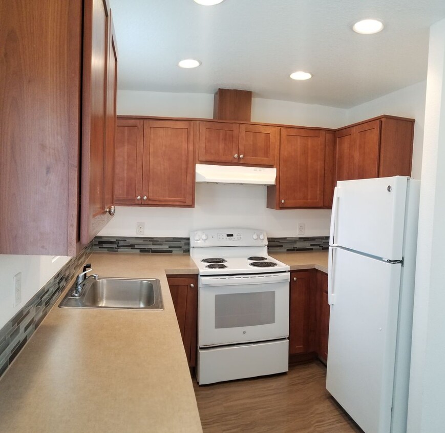 Primary Photo - Bush Street Apartments