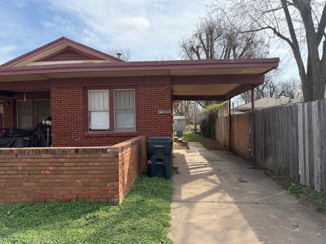 1 bedroom 1 bath, Bethany Schools- Now Available - 1 bedroom 1 bath, Bethany Schools- Now Available House