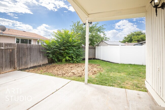Building Photo - 4513 Stonewood Dr