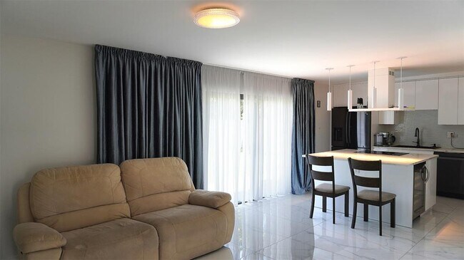 Foto del edificio - 907 NE 3rd St