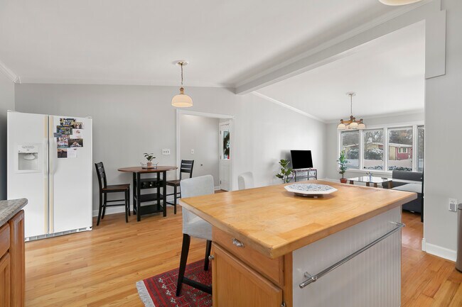 Building Photo - 2305 Fulle St
