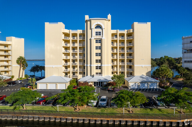 Building Photo - Island Pointe