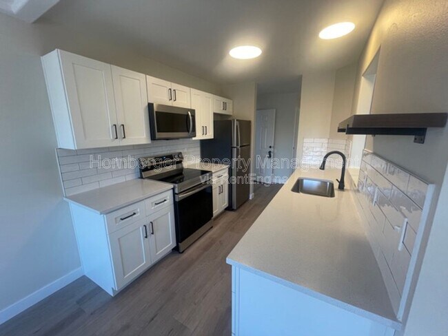 Foto del edificio - 1924 N Crestline St