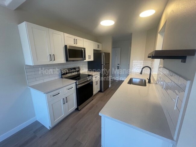 Building Photo - 1924 N Crestline St