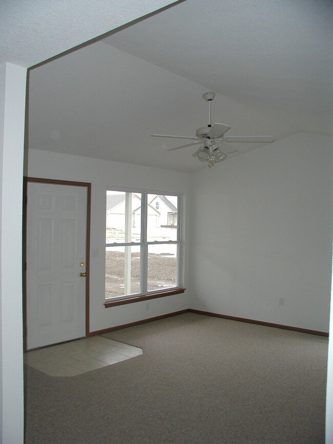 Living Room with vaulted ceiling - 1019 Diamond Head Rd
