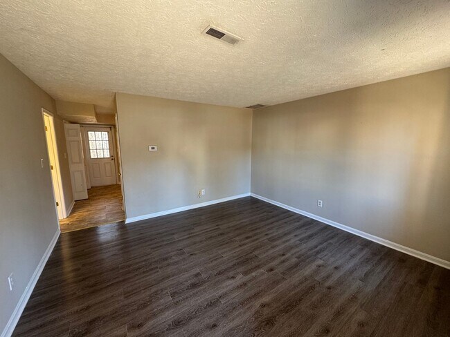 Foto del edificio - 2 Bedrooms, 1.5 Bathrooms - Townhome in West Rome!