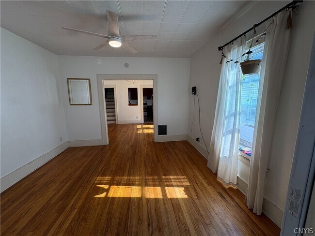 Foto del edificio - 220 Delhi St