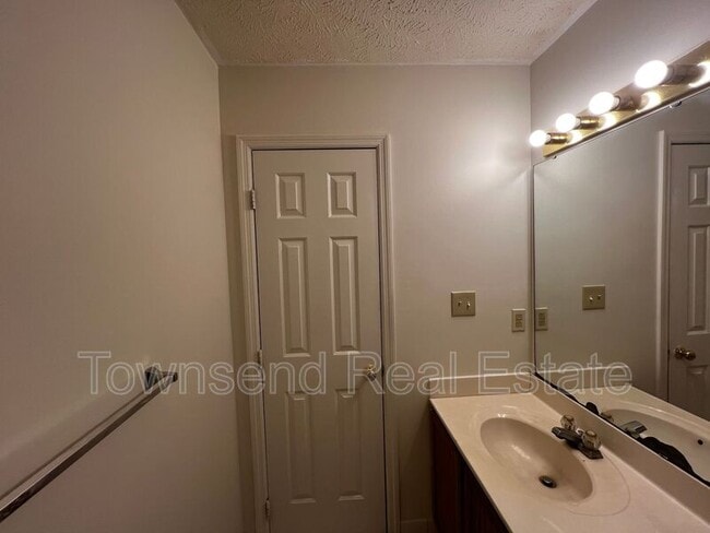 Foto del edificio - 1036 Ancestry Dr