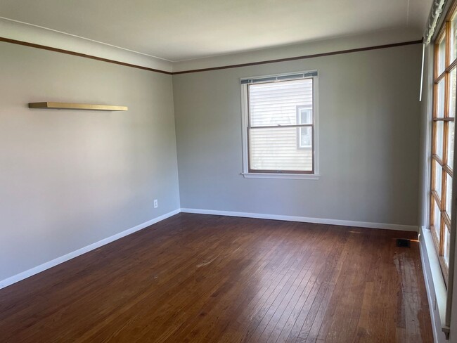 Foto del edificio - Charming Bungalow Available - Walk To Sout...