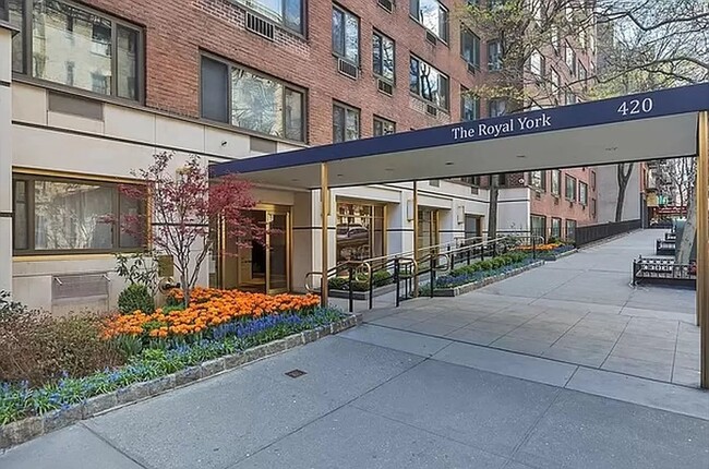 Building Photo - 420 E 64th St