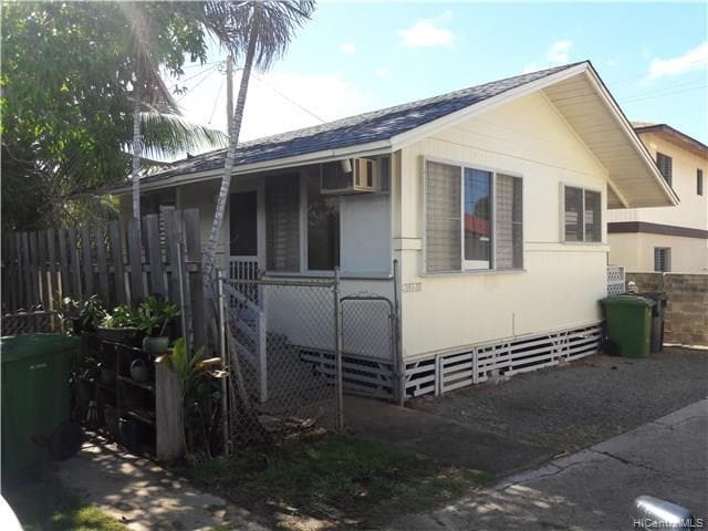 Primary Photo - 3844 Keanu St