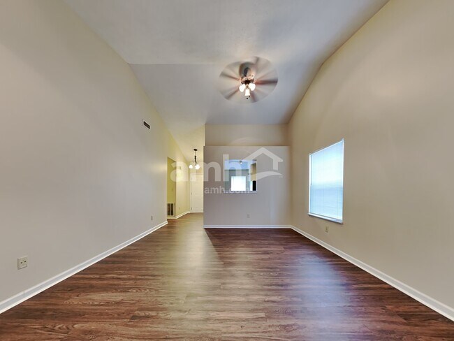 Foto del edificio - 5914 Lakeside Manor Ave