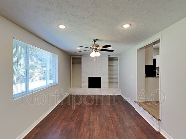 Foto del edificio - 5205 Keystone Dr N