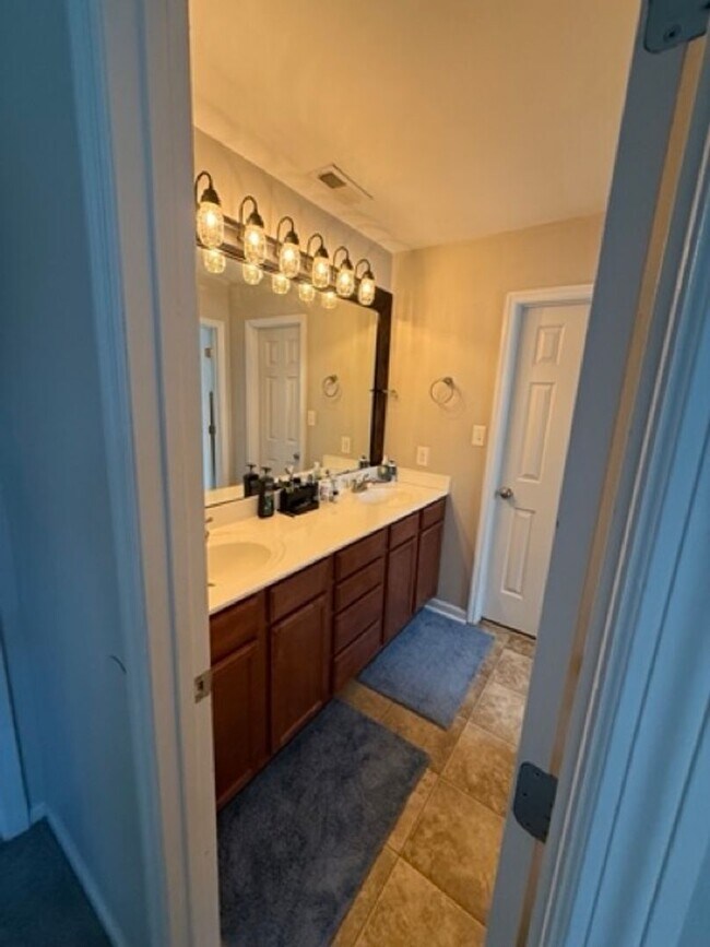 Foto del edificio - Welcome To Carriage Run!!