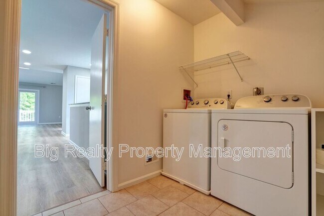 Foto del edificio - 1732 Rosewood Ct