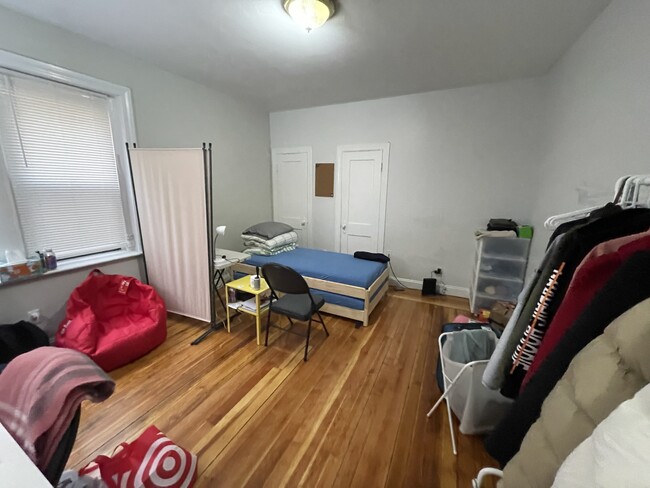 Building Photo - 63 Burbank St