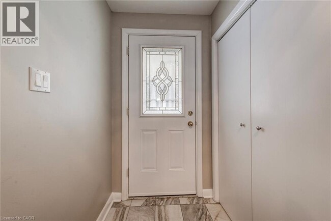 Photo du bâtiment - 203 MacDonald Pl