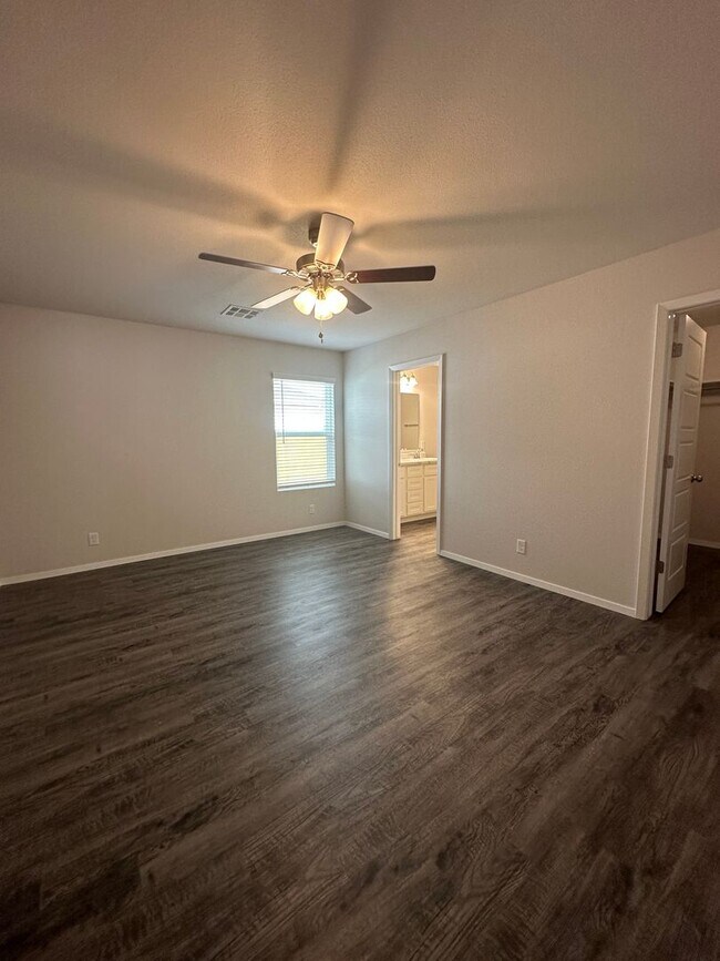 Foto del edificio - *Tax Relief Special!* NEW Three Bedroom | ...