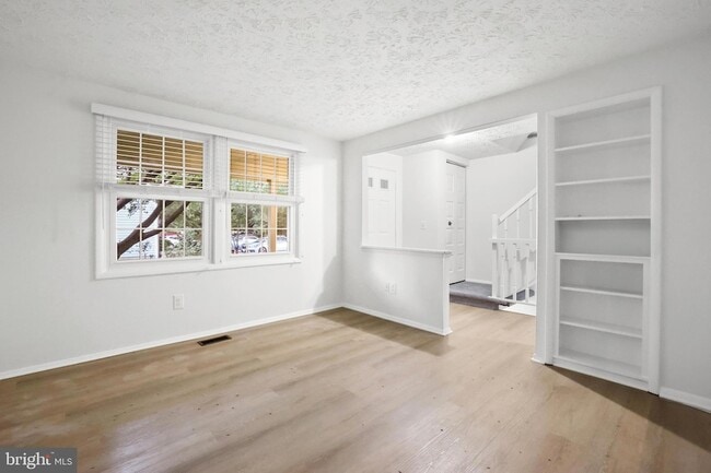 Building Photo - 2916 Bridgehampton Ct