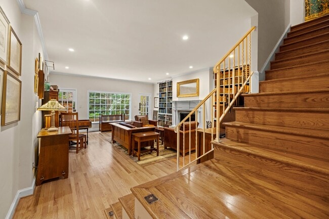 Foggy Bottom Home | 3 Bed | 2.5 Bath | 2,050 Sf | Large Private Patio - Foggy Bottom Home | 3 Bed | 2.5 Bath | 2,050 Sf | Large Private Patio