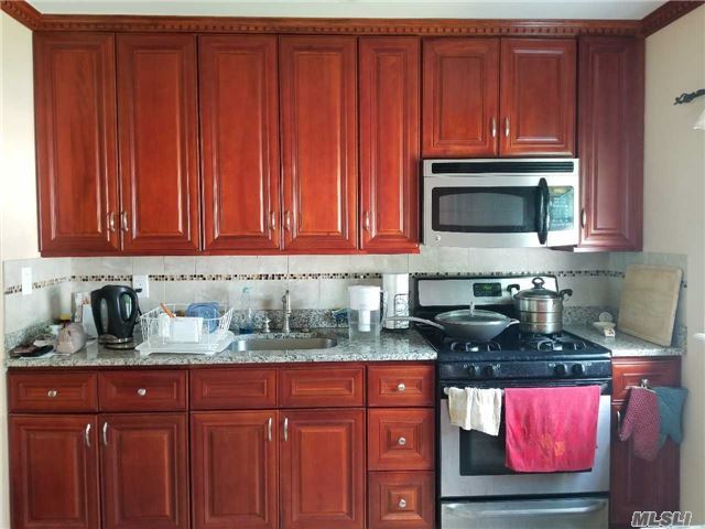 Foto del edificio - 94-44 222nd St