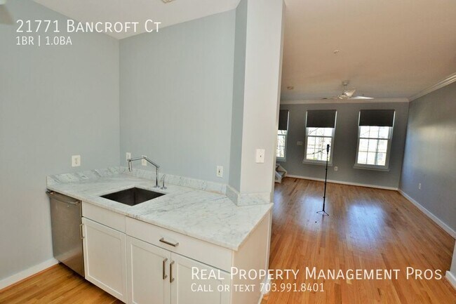 Foto del edificio - 21771 Bancroft Ct