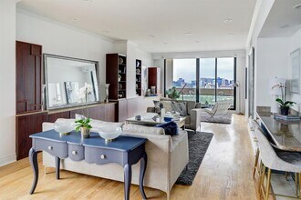 Building Photo - 1111 Hermann Dr