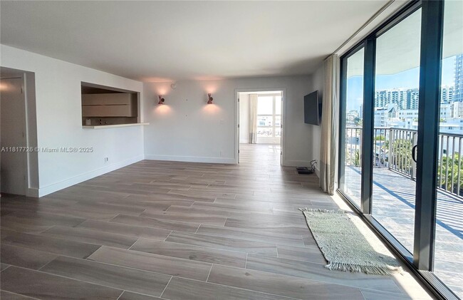 Building Photo - 1800 Collins Ave