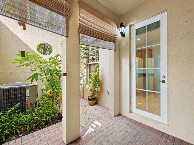 Foto del edificio - 14762 SW 12th St
