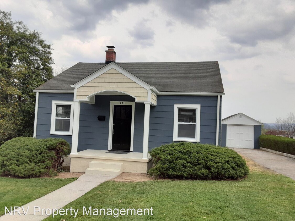 Primary Photo - 2 br, 1 bath House - 301 6th Ave.