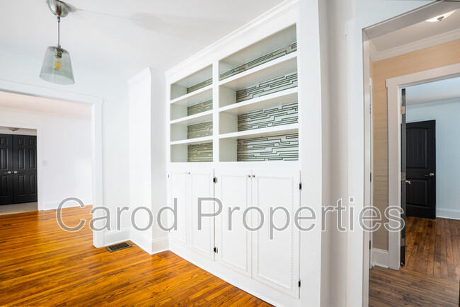 Building Photo - 3338 Eastway Dr