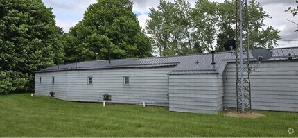 Building Photo - 835 US-20