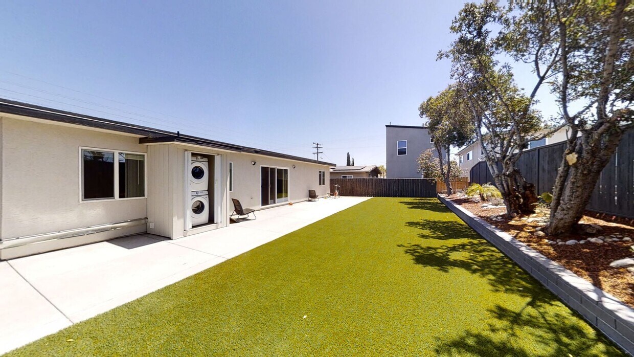 Foto principal - 3BD/1BA with beautiful yard!