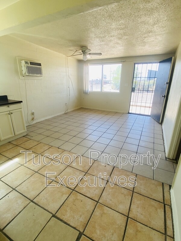 Building Photo - 240 W Sahuaro St