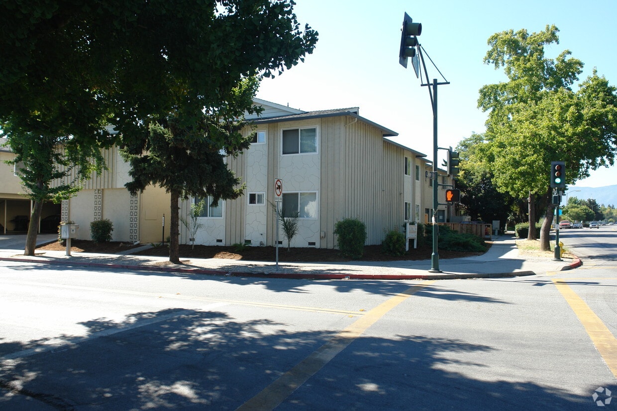 Primary Photo - 1640 Stokes St