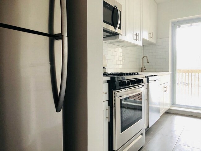 Kitchen - 402 Berkley Rd