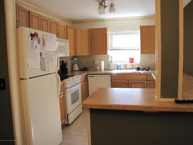 Building Photo - 65 Cedar Ave