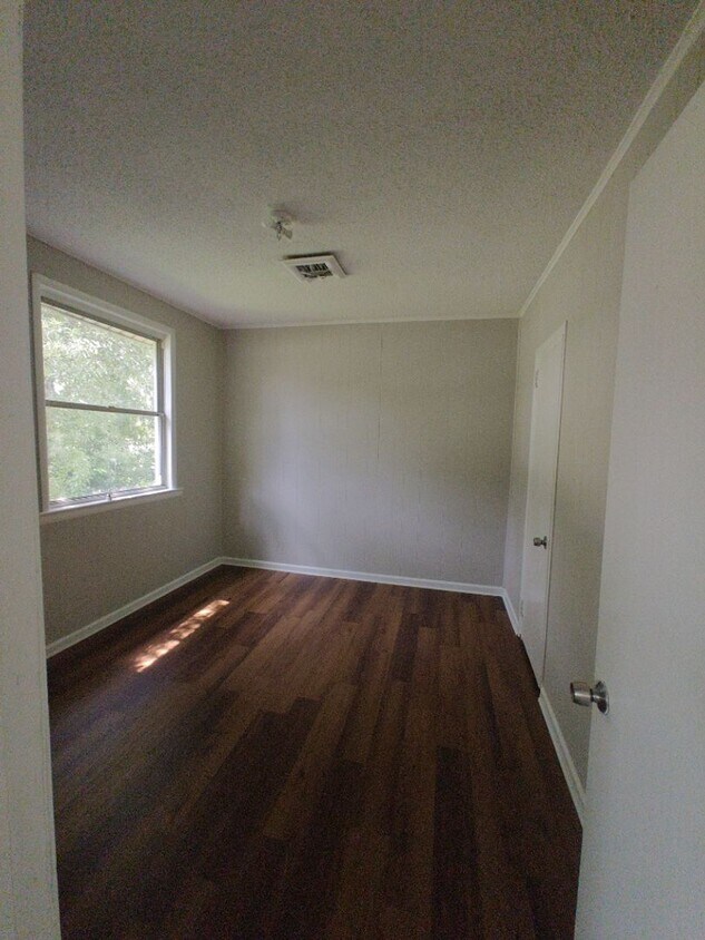 Foto del edificio - Coming Soon 4 Bed 2 bath Spacious Home