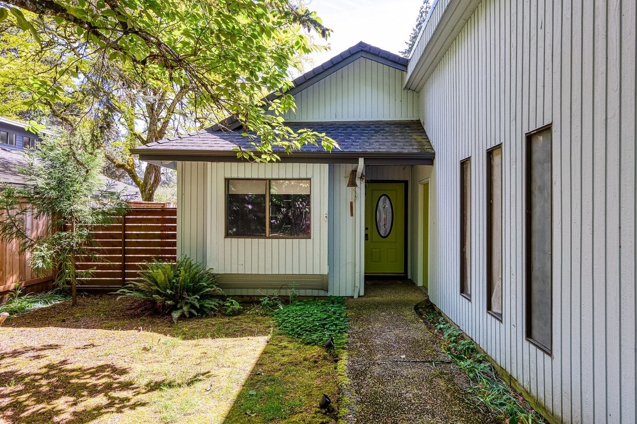 Primary Photo - Contemporary One-Level 2 Bed/1 Bath Tranqu...