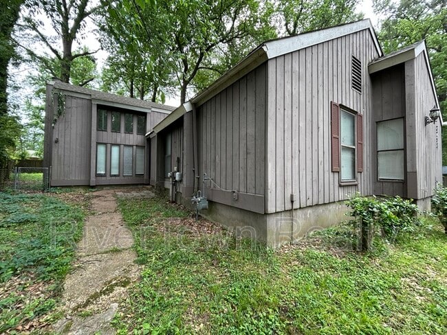 Building Photo - 3293 Leschallas Dr