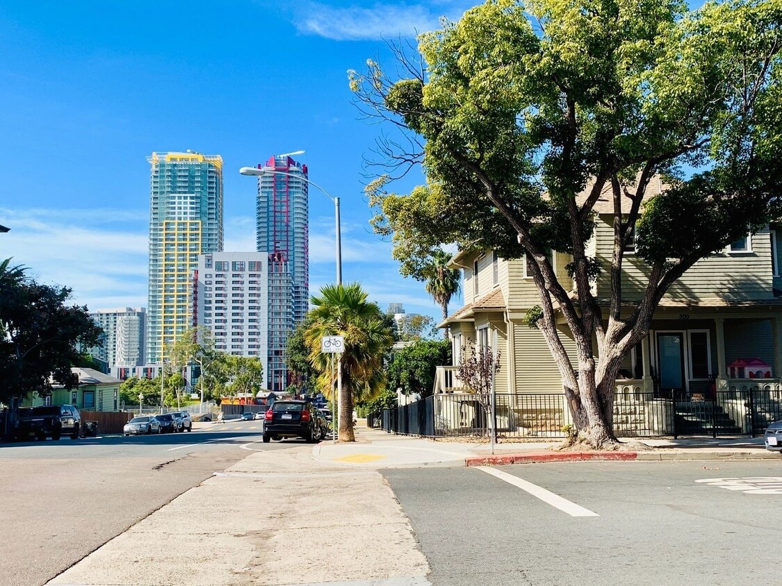 Primary Photo - STUDIO WITH A PEAK VIEW OF DOWNTOWN! $1,49...