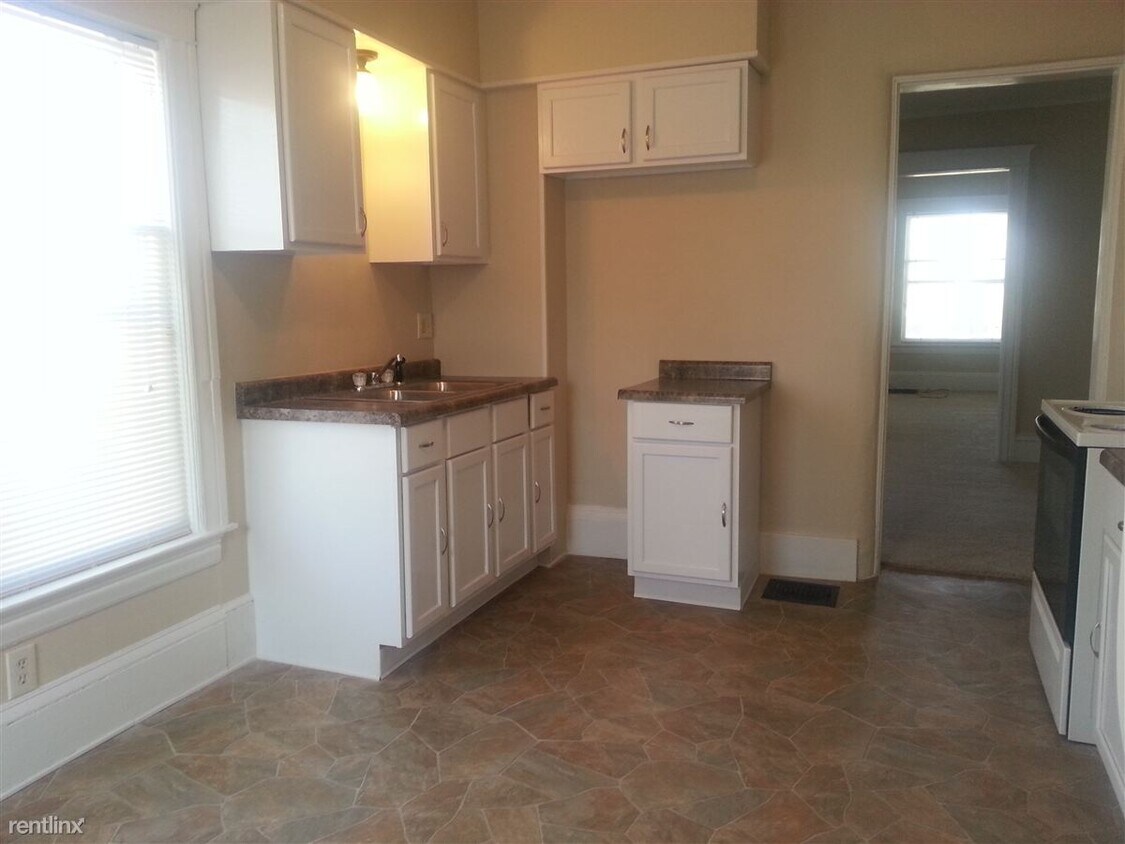 1317 Wildwood Ave, Jackson, MI 49202 Townhome Rentals in Jackson MI