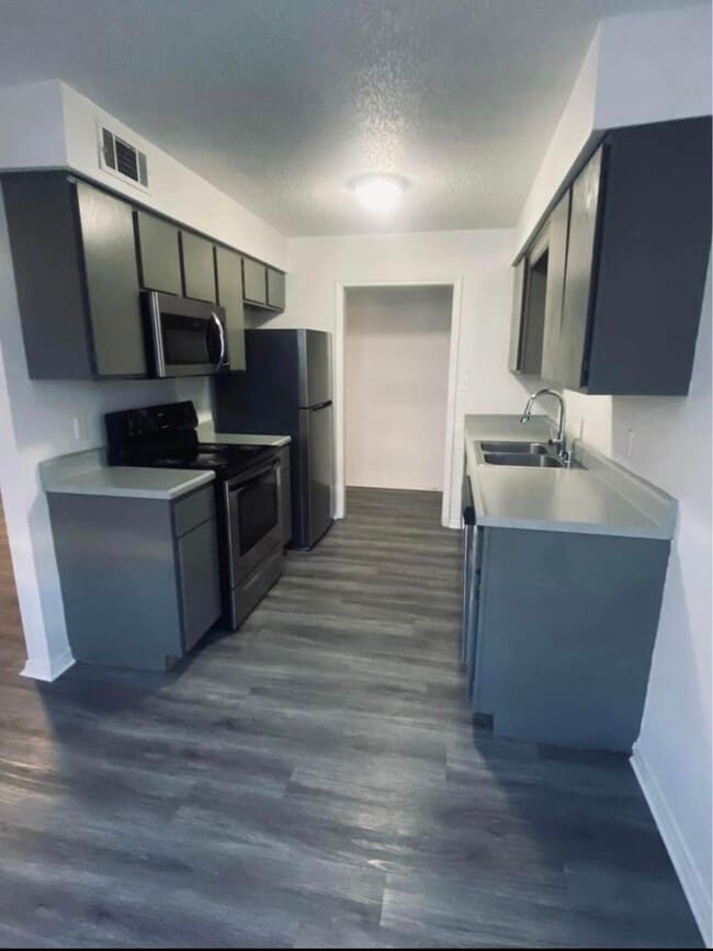 Interior Photo - Glen Oaks Apartments