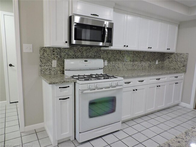 Building Photo - 6724 Riviera Dr