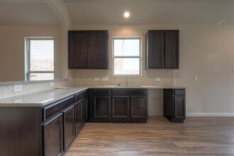 Building Photo - 2206 Spring Hollow Dr