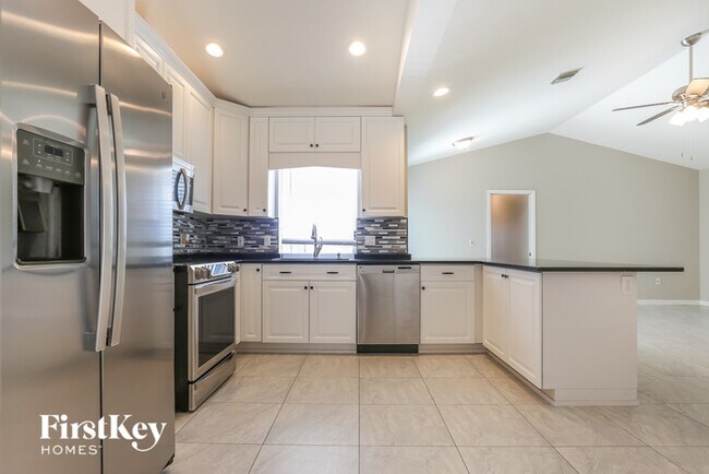 Foto del edificio - 28 Pinehurst Pl