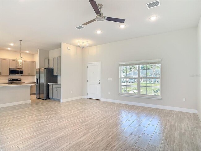 Building Photo - 60 Ballenger Ln