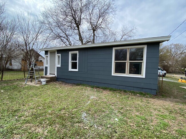 Building Photo - Fantastic Sand Springs Home